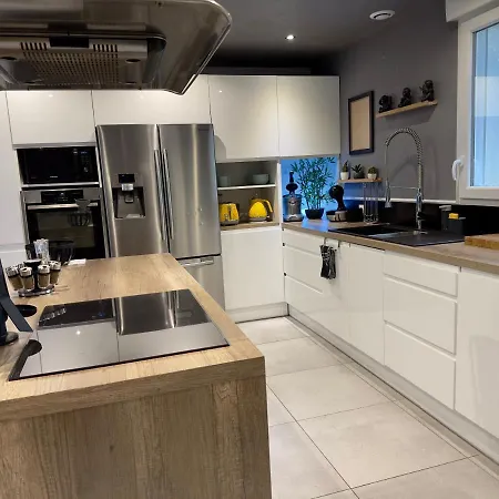 Lincontournable - Jaccuzi-piscine-sauna-hammam فيلة *