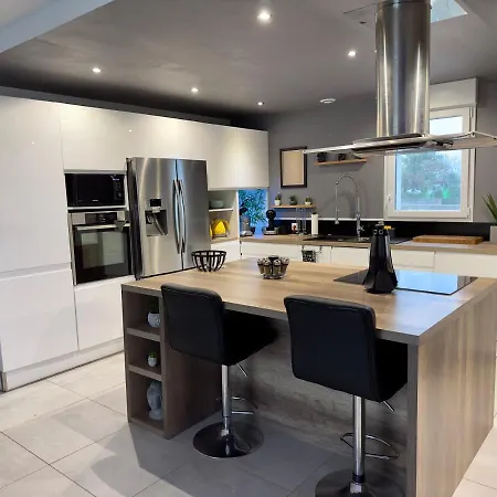 Lincontournable - Jaccuzi-piscine-sauna-hammam فيلة