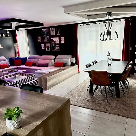 Lincontournable - Jaccuzi-piscine-sauna-hammam فيلة شلانس